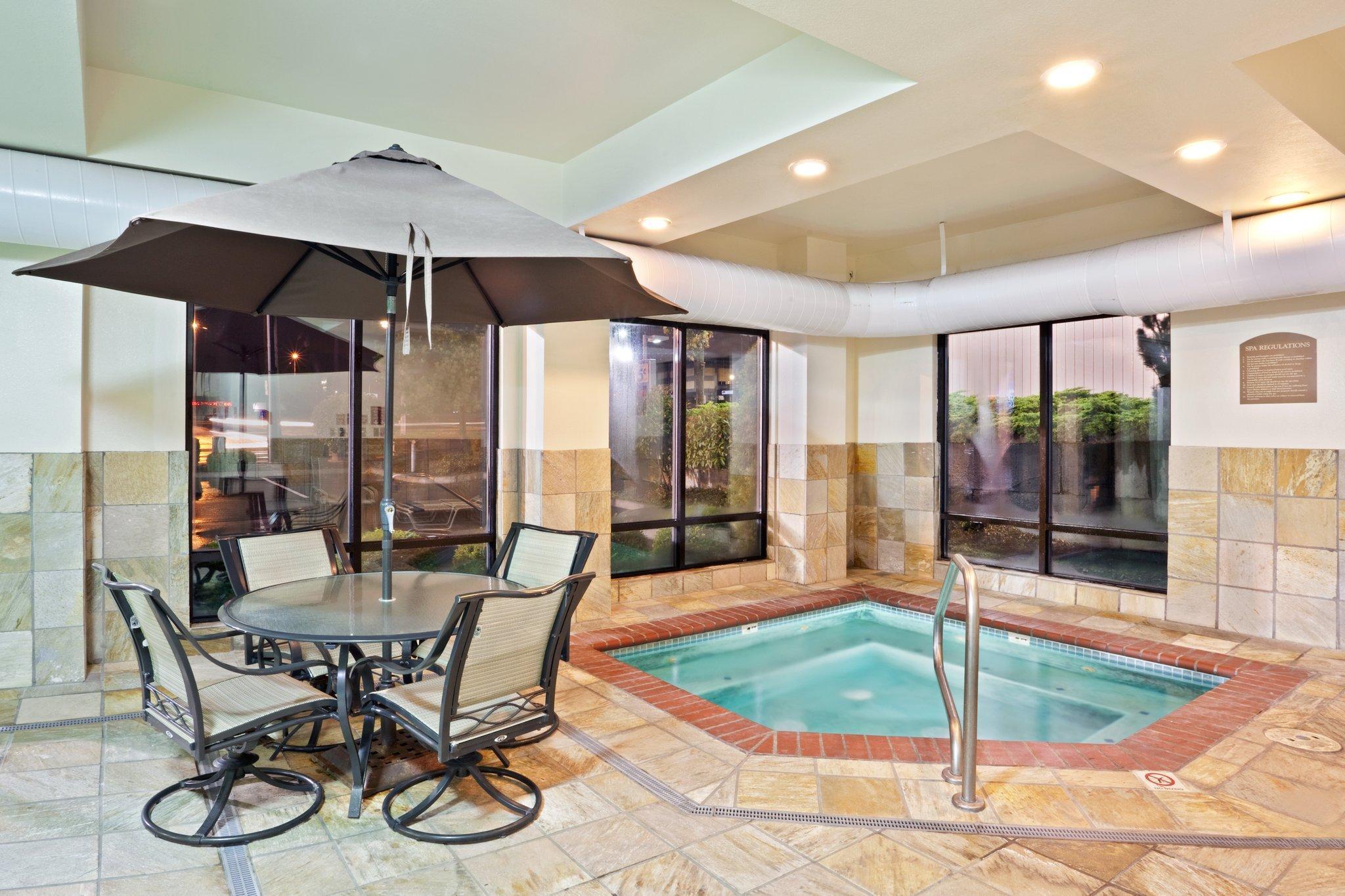 Holiday Inn Express & Suites Tacoma By Ihg Exterior foto